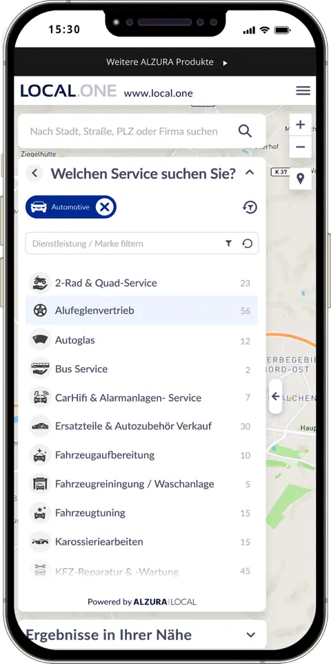 Un smartphone muestra la barra de búsqueda, el filtro del sector seleccionado en el paso 1, una barra de búsqueda de servicios y marcas y una lista de servicios filtrados según el sector seleccionado.